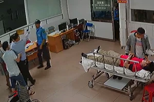 Giám đốc tát nữ bác sĩ ở Nghệ An: 2 bảo vệ mất việc 