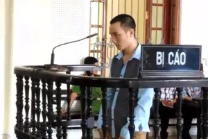 Đánh vợ gần chết, vào tù vẫn dọa vợ không được bỏ chồng