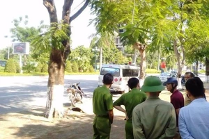 Người đàn ông bẫy chim nằm chết trên vỉa hè