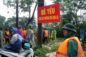 Nguy cơ vỡ đê ở TP Vinh, người dân nơm nớp lo sợ