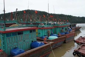 Huy động tàu thuyền dân sự bảo vệ biển đảo Tổ quốc