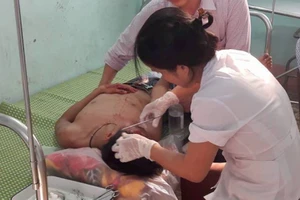 3 kẻ vào trường học nẹt pô, đánh thầy giáo, học sinh