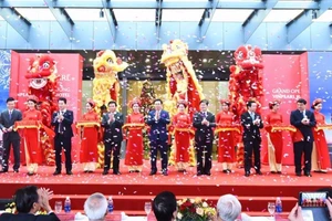 Phó Thủ tướng cắt băng khai trương Vinpearl Hà Tĩnh 