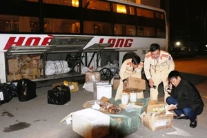 Phát hiện 19 đầu khỉ trên xe giường nằm 