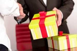 Bí thư Nghệ An: Cán bộ không biếu, nhận quà Tết