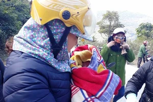 Hy hữu: Cô giáo cứu sản phụ sinh con bên đường