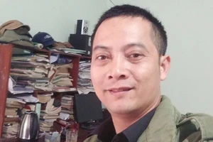 Thầy giáo làm thơ chậm lương: Lương đã vào tài khoản!