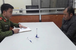 'Trùm' thủ súng, gán camera quanh nhà để mua bán ma túy