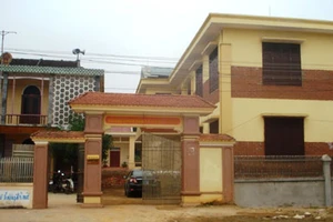 Chủ tịch, Phó Chủ tịch xã bị cách chức vì bán đất