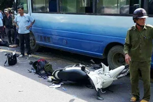 Chạy xe về quê ăn Tết: Em tỉnh lại thì anh đã tử vong 