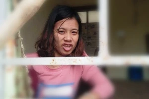 Cô gái câm hốt hoảng chạy vào nhà công an xã đã về nhà 