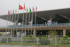 Tài xế taxi rút dao dọa nhân viên an ninh sân bay 