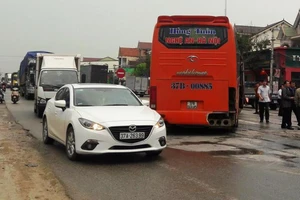 Ách tắc quốc lộ 1A kéo dài vì 2 vụ tai nạn liên tiếp