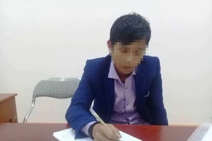  Dân nghi thanh niên lừa đảo, bắt trói giao công an