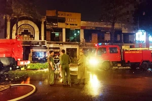 Nguyên nhân nổ cháy lớn tòa nhà, rung chuyển cả khu phố