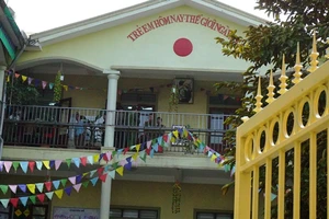 Cô giáo thực tập quỳ xin lỗi học sinh 'để bảo vệ thai'