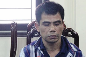 Bắt giữ người đàn ông giắt súng K59 chạy xe tốc độ cao