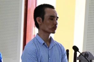 Ôm gần 2 kg ma túy đứng trước cổng bệnh viện... bán