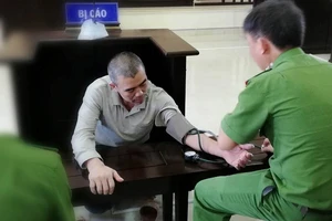 Bị cáo giở 'chiêu', HĐXX phải tạm dừng phiên tòa 3 ngày