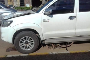 Người phụ nữ sang Lào đạp xe mua sắt vụn bị xe tông tử vong