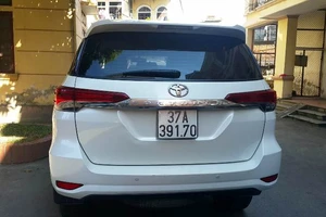 Mang súng K54 đạn đã lên nòng, đi xe Fortuner chở 10kg ma túy