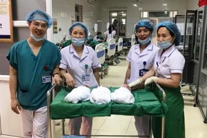 Người mẹ 23 tuổi sinh 2 bé gái, 1 bé trai khỏe mạnh 