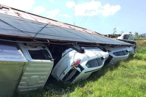 Xe chở cán bộ đi tham quan bị nạn, 13 người bị thương