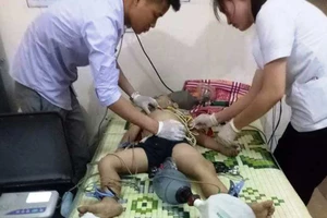 Đào hố cột điện không rào chắn, 2 bé đuối nước