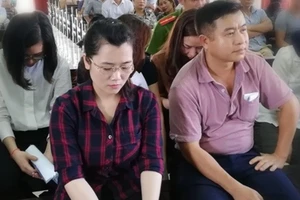 Hotgirl ngân hàng chiếm đoạt 50 tỉ đồng lại hầu tòa