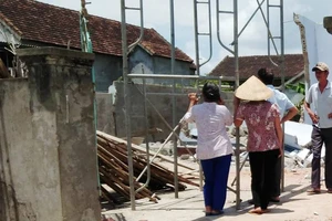 3 người thương vong do tường nhà cũ đổ sập