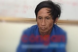 Trốn truy nã dùng súng bắn trọng thương 2 cảnh sát 