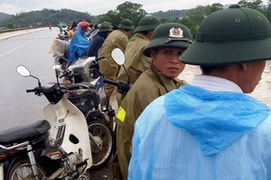 Chưa tìm thấy vợ chồng mất tích trên sông Lam hai tuần trước