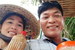 Bác sĩ lao xuống nước lũ sâu mò tìm, cứu người đuối nước