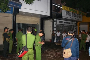 Kẻ ôm lựu đạn cố thủ 14 tiếng có hành vi chặt phá xe hơi Audi