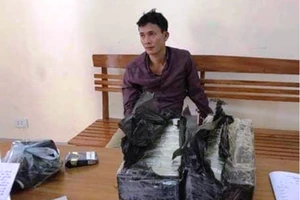  Hốt gọn kẻ đạp cửa xe chạy trốn do chở heroin