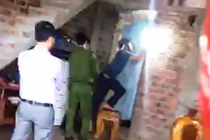 Video: Đau lòng, gia đình có 4 người chết trong tư thế treo cổ