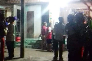 Mẹ và con trai 18 tháng tuổi chết trong tư thế treo cổ