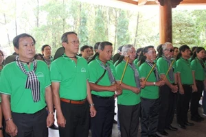 Đoàn cán bộ tuyên giáo, báo chí thăm Ngã ba Đồng Lộc 