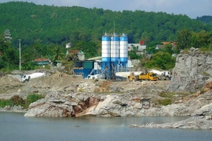 Chủ tịch phường 2 lần bị phê bình vì trạm trộn bê tông lậu