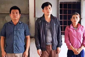 Nhân viên tập đoàn 'dao lam' dụ trưng bày hàng để lừa đảo