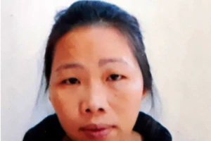 Sắm vàng giả vào bản làng lừa đưa trẻ em sang Trung Quốc