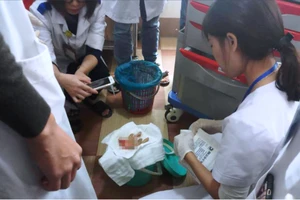 Chủ quán bị hành khách chém đứt lìa nửa bàn tay