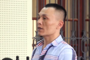 Liều lĩnh chở vợ và con nhỏ đi bán ma túy 