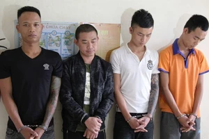 Nhóm thanh niên dùng trứng thối trộn dầu nhớt đòi nợ ở TP Vinh