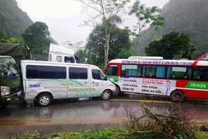 Xe buýt, xe khách, xe tải tông nhau, quốc lộ 7A ách tắc