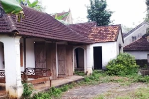 Người đàn ông đầu thú khai hiếp dâm bé gái 9 tuổi