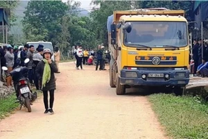 Bé 3 tuổi bị xe tải tông tử vong trước cổng nhà