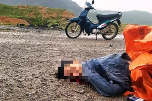 Người đàn ông tử vong bất thường trên đường