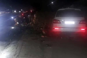 Xe Mercedes tông liên tiếp 3 người, 1 người chết ngay tại chỗ