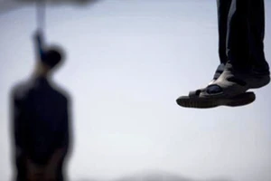 Phó Giám đốc 1 bệnh viện chết trong tư thế treo cổ